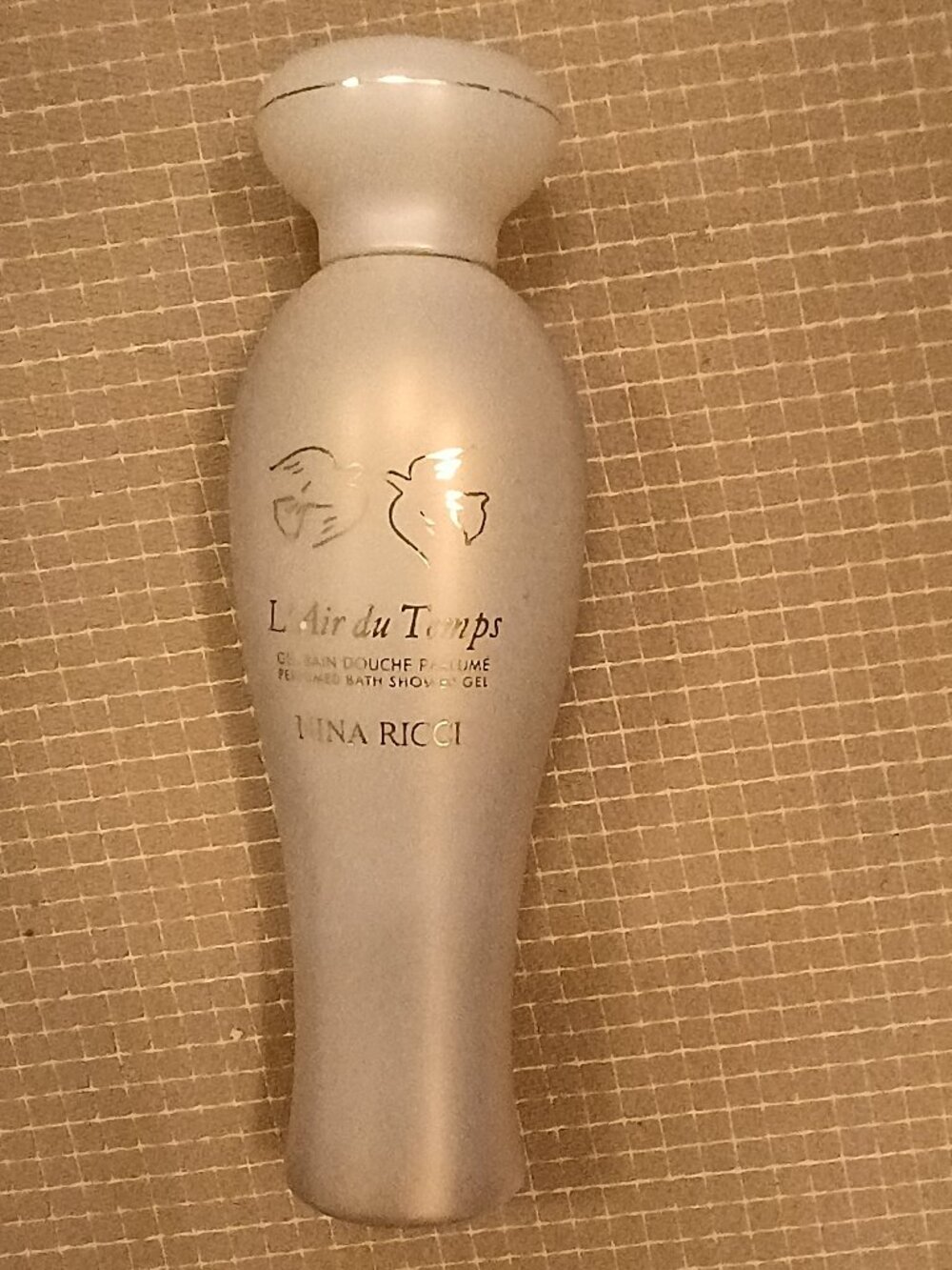 L’air du Temps Nina Ricci Bath/Shower Gel –  6.6 fl oz (200 ml)